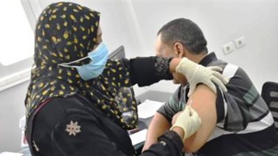 التعليم تطالب المعلمين المسجلين بالالتزام بموعد التطعيم ضد كورونا