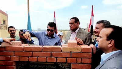 وزير الرياضة يضع حجر أساس عددا من المنشآت الجديدة بوادي النطرون (صور)