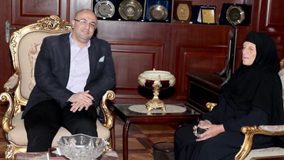 سيدة تتبرع بمنزل و480 ألف جنيه لصندوق المساهمات المجتمعية ببني سويف (صور)