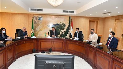 محافظ الفيوم يلتقي رئيس هيئة تنمية الصعيد لبحث تذليل كافة التحديات 