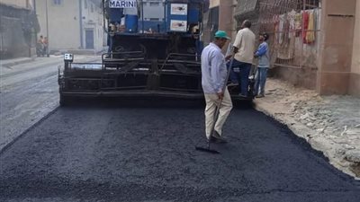 محافظ بورسعيد :  استمرار  أعمال رصف الشوارع بالطبقة الأسفلتية خلف منطقه الرحاب 