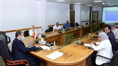 جامعة سوهاج تناقش مشروع تطبيق جودة وسلامة الغذاء بالمطاعم والمستشفيات الجامعية 