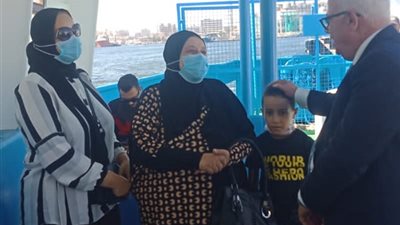 محافظ بورسعيد يستطلع آراء المواطنين حول المشروعات التنموية 