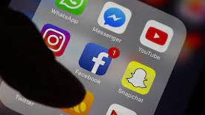 رئيس شعبة الديجيتال: بعض الموظفين داخل فيسبوك يرونه خطرا على الشباب (فيديو)