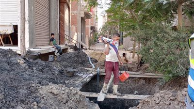 رئيس حى غرب المنصورة يتابع أعمال مشروع رفع كفاءة وتطوير المناطق العشوائية