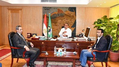محافظ الفيوم يبحث رفع كفاءة مشروع البوتاجاز (صور)