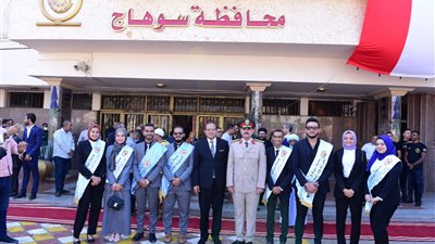 القائم بعمل رئيس جامعة سوهاج يشارك في احتفالات المحافظة بذكرى نصر أكتوبر (صور)