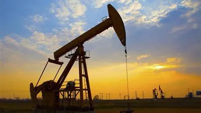 مكاسب أسعار النفط  تتوقف بعد زيادة المخزونات الأمريكية