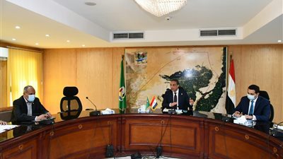 محافظ الفيوم يتابع الموقف التنفيذي لمشروعات البنية الأساسية بمبادرة 