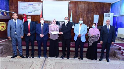 وحدة الصيدلة الإكلينيكية بمستشفى سوهاج الجامعي تنظم يومها العلمي الأول (صور)