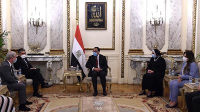رئيس الوزراء يستقبل نائب رئيس شركة 