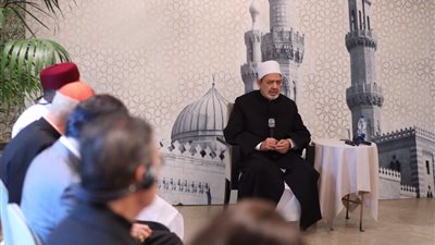 شيخ الأزهر يلتقي أعضاء لجنة تحكيم جائزة زايد للأخوة الإنسانية 2022 في روما