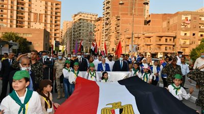 محافظ الفيوم يشارك الشباب في مسيرة رياضية احتفالاً بذكرى نصر أكتوبر (فيديو)