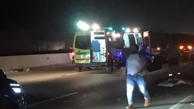 إصابة 10 أشخاص في حادث انقلاب ميكروباص بطريق الفيوم الصحراوي