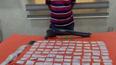 ضبط متهم بحوزته سلاح وكمية من مخدر الهيروين في المنوفية