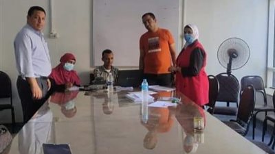 صحة بالمنوفية تتابع عمل مكتب خدمة المواطنين الخاص بالتطعيم ضد كورونا   