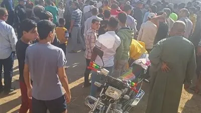 مصرع طالبتين دهستهما سيارة نقل خلال ذهابهما للمدرسة بالبحيرة (صور)