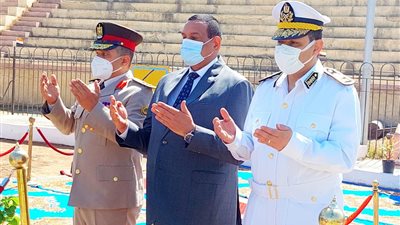 قيادات البحيرة يضعون إكليلاً من الزهور على النصب التذكاري للجندي المجهول (فيديو وصور)