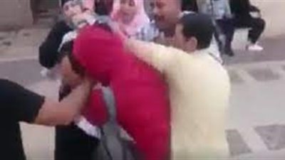فى أول أيام الدراسة.. ولي أمر يعتدي بالضرب على معلم فى الغربية