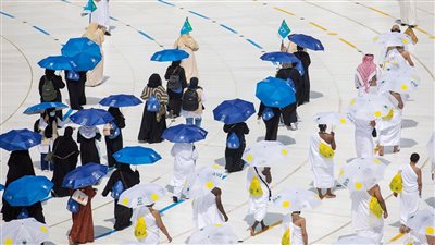 للمحصنين بجرعتين فقط.. شرط المملكة لأداء العمرة والصلاة بالحرمين