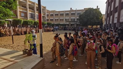 وكيل التعليم في أسوان يتفقد مدارس المحافظة بأول أيام العام الجديد (صور)