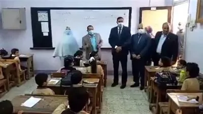 محافظ الدقهلية يروي كواليس بكاء الطفل صاحب أطرف واقعة ببداية الدراسة