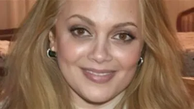 عفاف رشاد والدة إدوارد في حكاية 