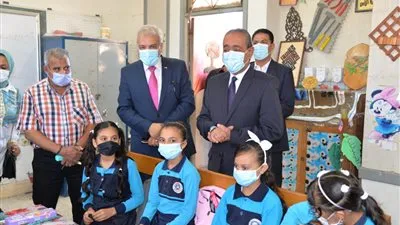 محافظ الإسماعيلية يوصي الطلاب بضرورة اتباع الإجراءات الاحترازية 