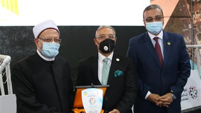 المفتي: مصر تشهد طفرة في سائر مجالات الحياة أهمها الطب 