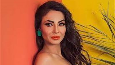 دوللى شاهين تواصل تصوير 