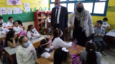 مستشار وزير التعليم تتفقد مدارس كفر الشيخ 