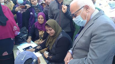 محافظ بورسعيد يشهد أعمال القافلة الطبية بـ 