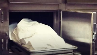 مناظرة النيابة لجثة مسن أسيوي عثر عليه متوف داخل منزله بالمعادي