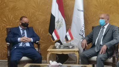 كامل الوزير: إمكانياتنا مسخرة لدعم النقل اليمني (صور)