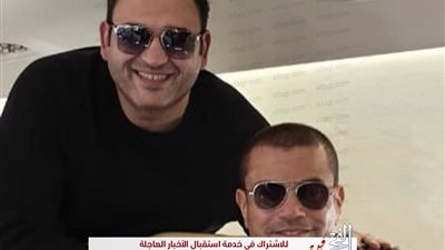 شاهد.. أكرم حسني يهنئ الهضبة بعيد ميلاده