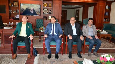 محافظ سوهاج يستقبل وفد نادي روتاري مصر (صور)