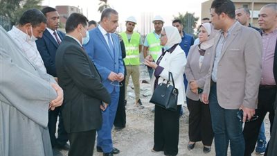 محافظ سوهاج يتابع سير العمل بمبادرة 