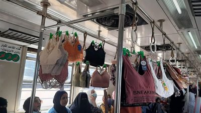 ضبط بائعة متجولة بالمترو عرضت ملابسات نسائية بالعلن