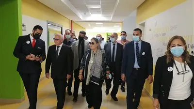 محافظ بورسعيد يشهد طابور الصباح بمدرسة الدكتورة نيرمين إسماعيل الدولية