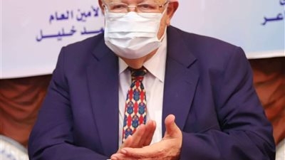 الأزهر يهدي نقيب المحامين إصدارات وحدة البحث ومتابعة الدوريات الأكاديمية