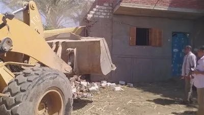 إزالة 8 حالات تعد على أراضي الدولة بمركز الوقف فى قنا