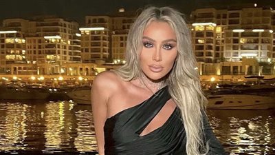 بالإسود.. مايا دياب تبهر جمهورها بأحدث ظهور 