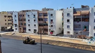 استمرار أعمال رصف شارع 23 ديسمبر بنطاق حي المناخ ببورسعيد (صور)