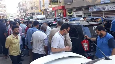 لحظة وقوع حادث تصادم بين سيارة و