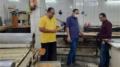 حملة تموينية على مصانع الحلوى في المنصورة مع اقتراب المولد النبوي (صور)