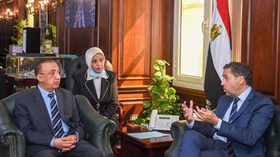 لمناقشة 3 مشاريع.. محافظ الإسكندرية يستقبل سفير فرنسا