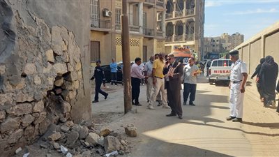لحظة انهيار جزئي لمنزل مكون من 3 طوابق فى بني سويف (فيديو وصور)