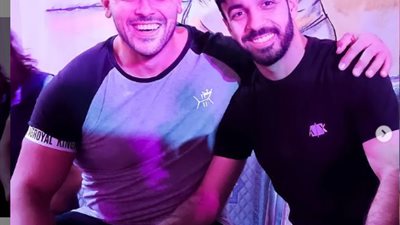 أحمد  تهامي يهنئ أفشة بمناسبة زفافه 