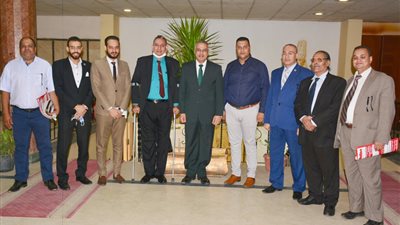 محافظ سوهاج يلتقي بأمناء تحالف الأحزاب لمناقشة عدة موضوعات خدمية