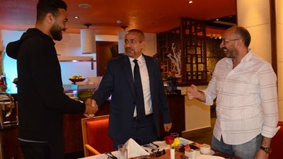 سفير مصر في كينيا يزور بعثه الزمالك قبل مواجهة توسكر في دوري أبطال أفريقيا